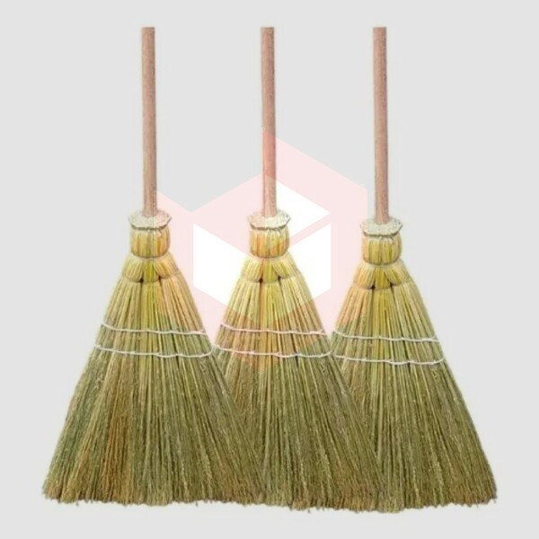 Vassoura de palha 3 fios com cabo 120cm