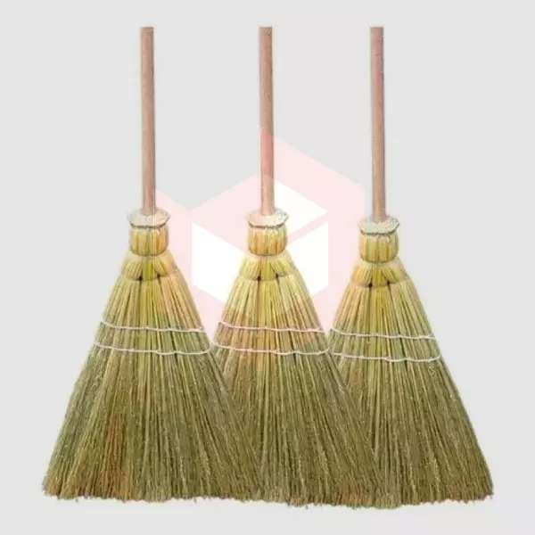 Vassoura de palha 3 fios com cabo 120cm